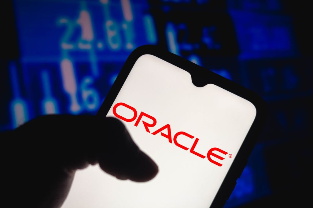 Oracle supera previsões e prevê salto de 70% na receita de nuvem em 2026