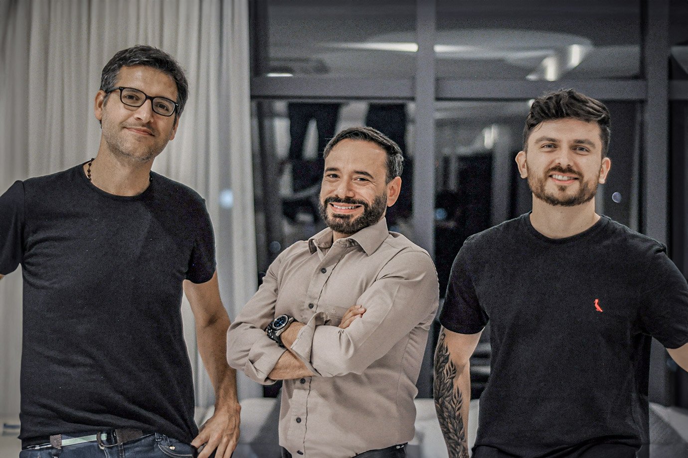 Eles largaram um emprego estável para criar um “Airbnb da indústria” que agora capta R$ 3,6 milhões