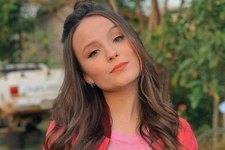 Larissa Manoela: artista segue na disputa pelo controle total de seus lucros (Instagram/Reprodução)