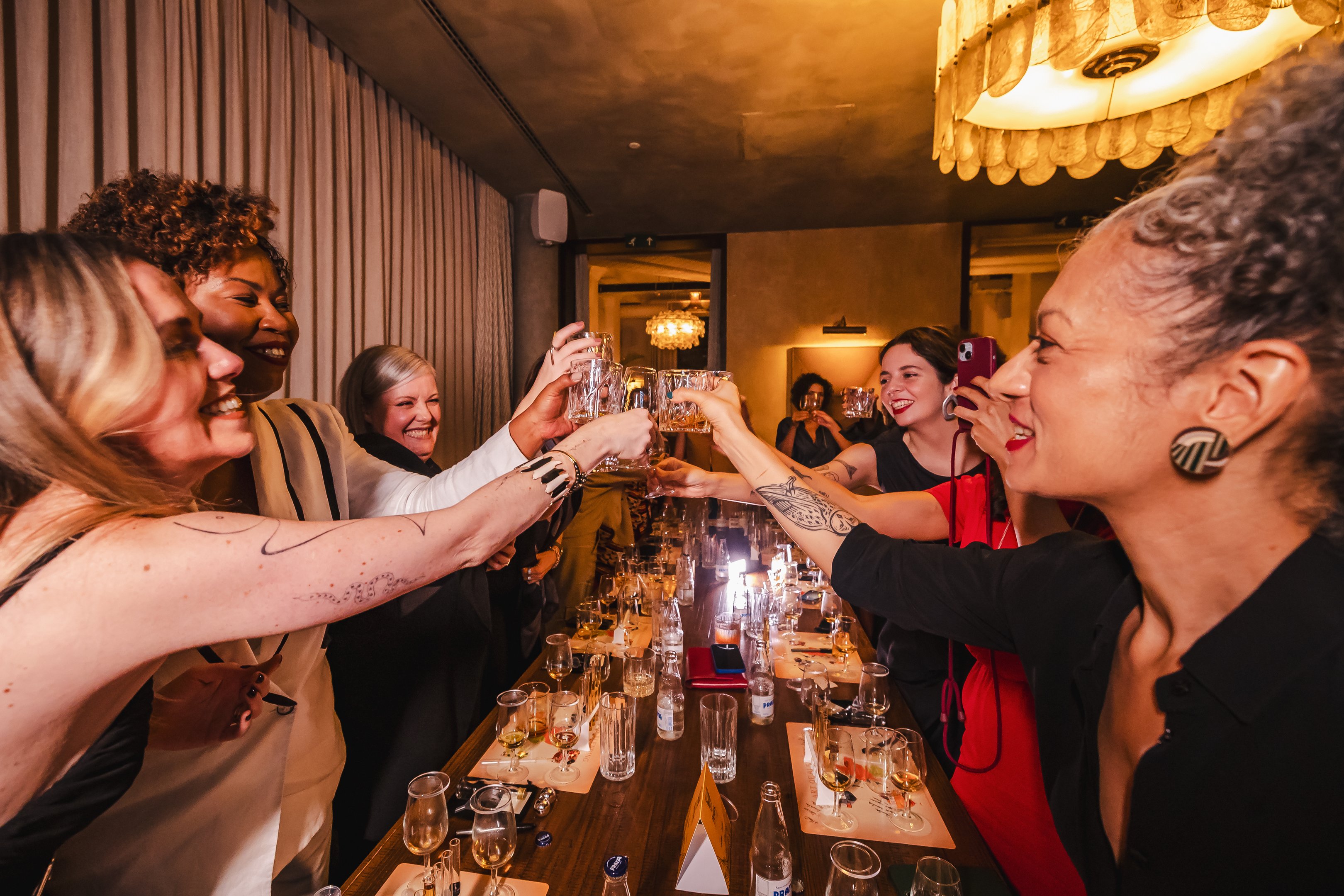 Diageo lança primeiro clube feminino de Whisky do Brasil