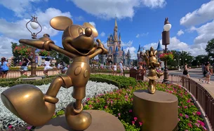 O duelo de bilhões da Disney e da Universal para desafiar crise no turismo